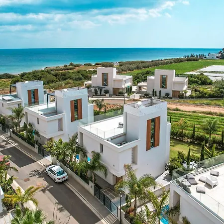 Villa By The 12 *
